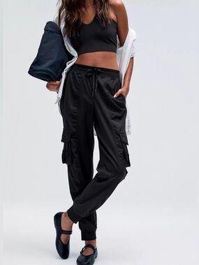 lululemon Dance Studio Relaxed Fit Mid Rise Cargo Joggers Black Women M
